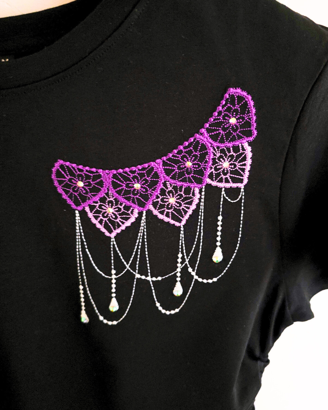 Necklace embroidered crop top with rhinestones